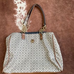 Tommy Hilfiger purse - like NEW!